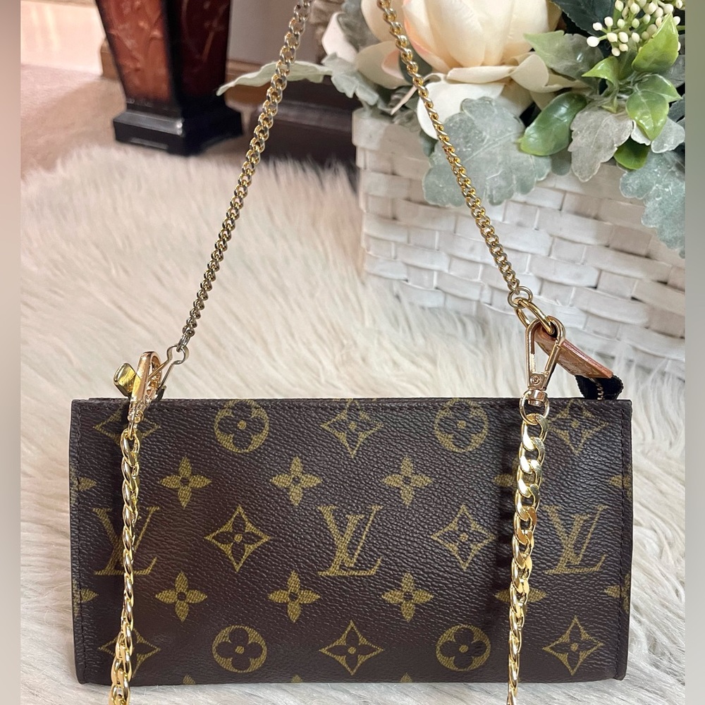 Louis Vuitton Brown Monogram Chain Shoulder Bag - Picture 2 of 15